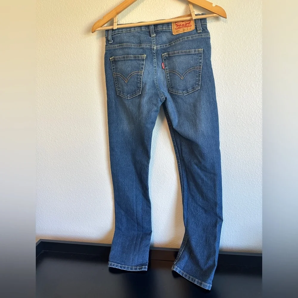 Levi's Blue Straight Jeans with Classic Style
